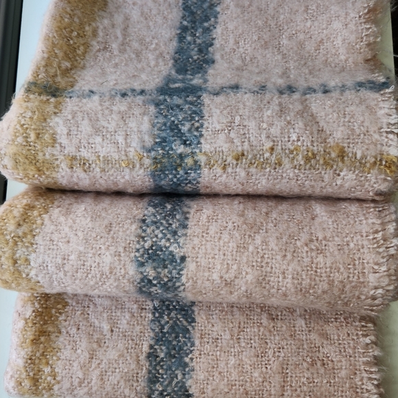 WRAP SCARF Super soft and fuzzy with pink, gray, and yellow, EUC - Picture 3 of 4